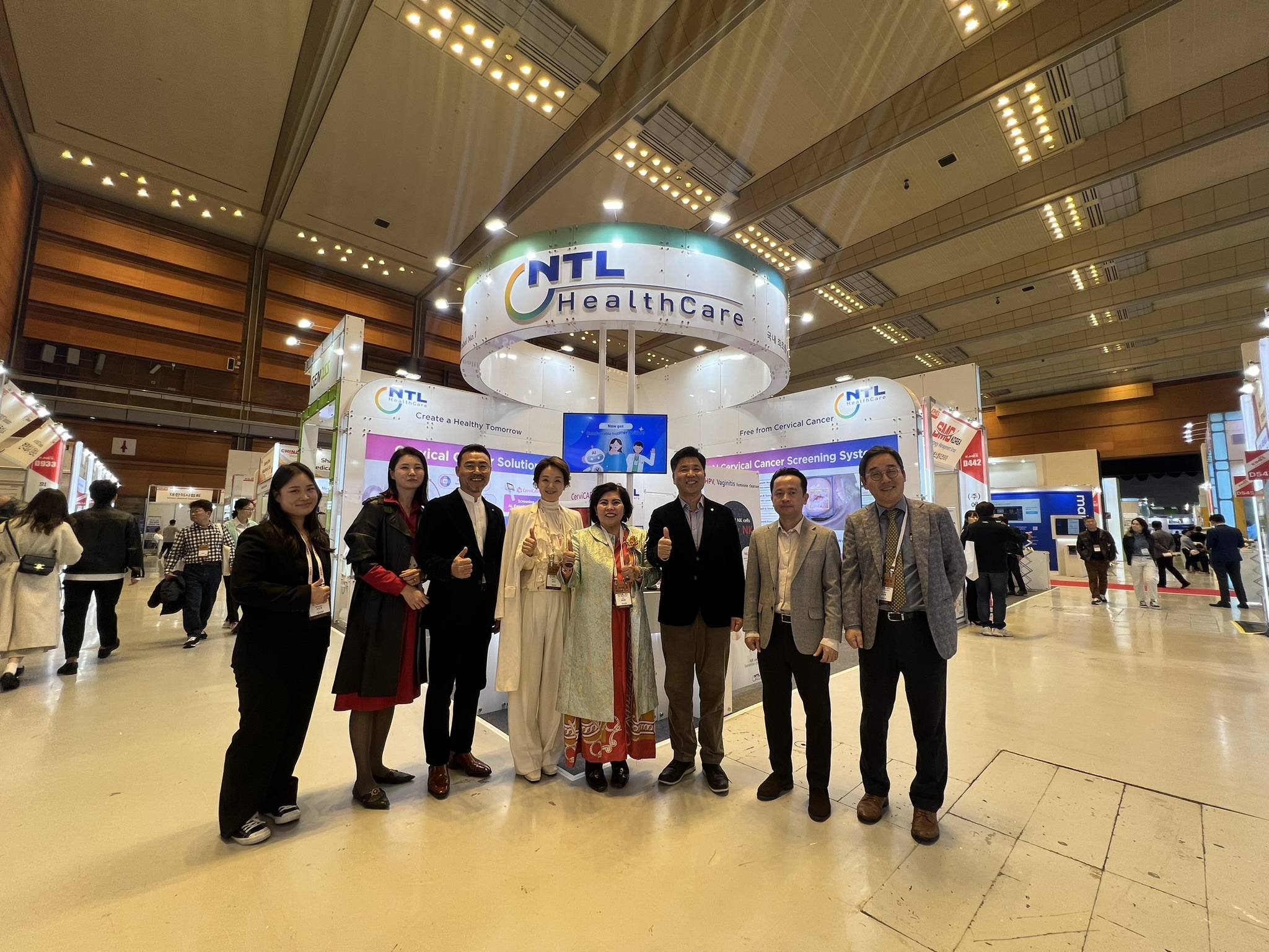 Bà Lê Thị Giàu - Chủ tịch NTD Healthcare sang Hàn Quốc tham dự Triển lãm Y tế Quốc tế KIMES (Korea International Medical & Hospital Equipment Show) lần thứ 37.